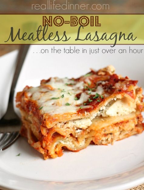 Easy No Meat Lasagna Recipe, No Meat Lasagna, Lasagna No Meat, No Meat Meals, Lasagna No Meat Recipe, Cheese Lasagna Recipe, Meatless Lasagna, Making Lasagna, Lasagna Recipe Easy