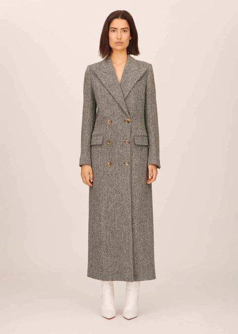 Claudia Winkleman Herringbone Tweed Coat The Traitors 2024 – Fashion You Really Want The Traitors, Claudia Winkleman, Scottish Tweed, Bianca Jagger, Bella Freud, Her Outfits, Grey Herringbone, Herringbone Tweed, Tweed Coat