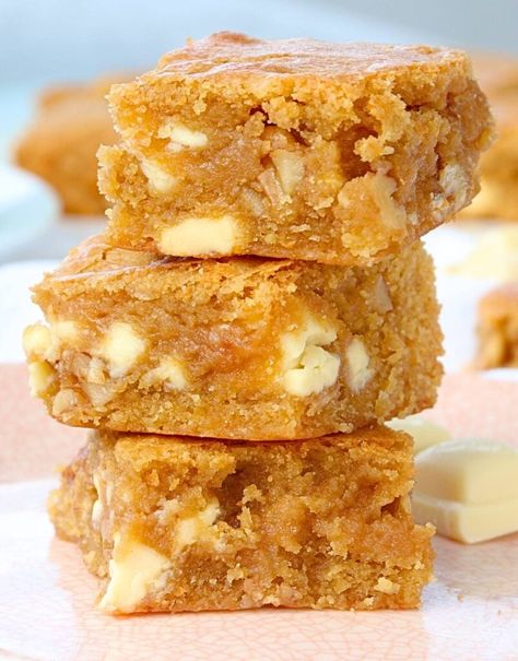 Easy Blondies Recipe - Cakes by MK Biscuit Glaze, Easy Blondies Recipe, Easy Blondies, Cakes By Mk, Blondies Recipe Easy, Food Dates, Blondie Cake, Blondie Recipe, Sweet Bakes