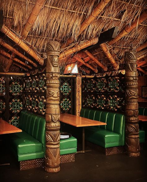 Tiki Bar Interior, Dark Tiki Aesthetic, Tiki Aesthetic, Tiki Room Decor, Tiki Bar Ideas, Hawaiian Bar, Tiki Backyard, Bar Booth, Vintage Tiki Bar