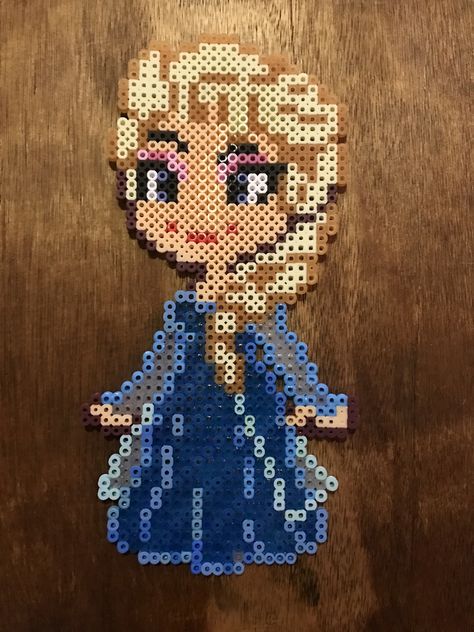 Elsa - Frozen - Perler beads - Pattern Frozen Perler Bead Patterns, Elsa Perler Bead Pattern, Frozen Perler Beads, Frozen Hama, Christmas Perler Beads, Easy Perler Bead Patterns, Perler Creations, Pearl Beads Pattern, Beads Pattern