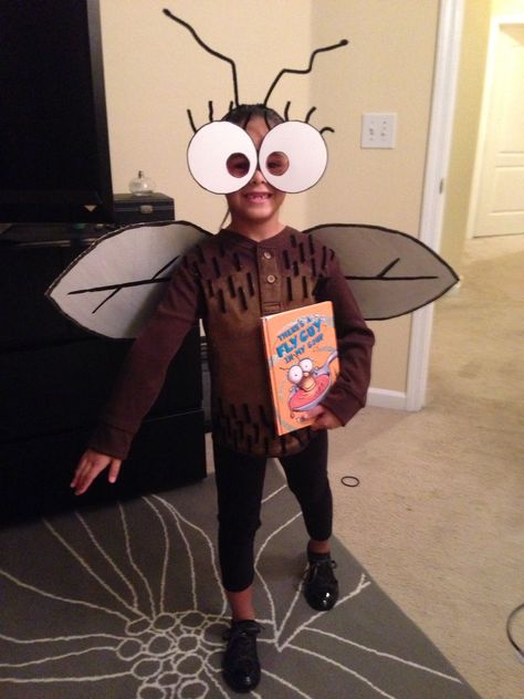 Homemade Fly guy costume for fall into books. Fly Costume, Diy Costumes Kids Boys, Book Characters Dress Up, Diy Fantasia, Bug Costume, Book Character Day, Book Costumes, Book Character Costumes, Book Day Costumes