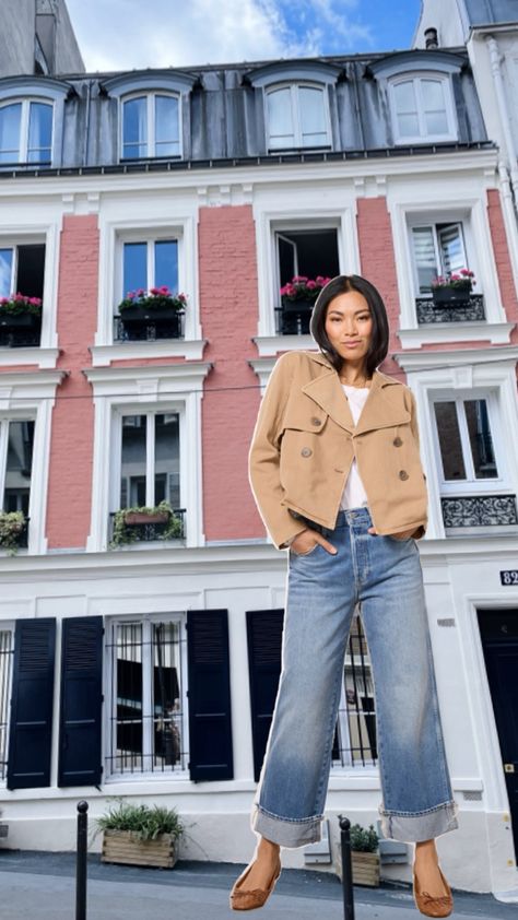 A short trench coat layered over cuffed jeans, a tee and paired with woven flats. Spring Paris Outfit, Paris Capsule Wardrobe, Paris In The Spring, Spring Paris, Woven Flats, Short Trench Coat, The Best Outfits, Cuffed Jeans, Paris Outfits