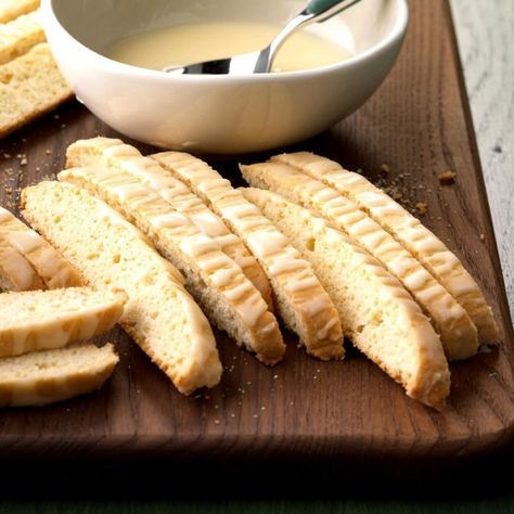 Eggnog Biscotti Recipe, Eggnog Biscotti, Italian Christmas Cookies, Best Christmas Cookie Recipe, Cake Mug, Spritz Cookies, Biscotti Recipe, Shortbread Recipes, Sprinkle Cookies