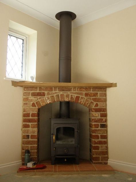 Corner Fireplace Ideas Farmhouse, Brick Fireplace Log Burner, Corner Log Burner, Wood Burning Stove Corner, Corner Wood Stove, Wood Stove Surround, Woodburning Stove Fireplace, Wood Stove Hearth, Log Burner Living Room