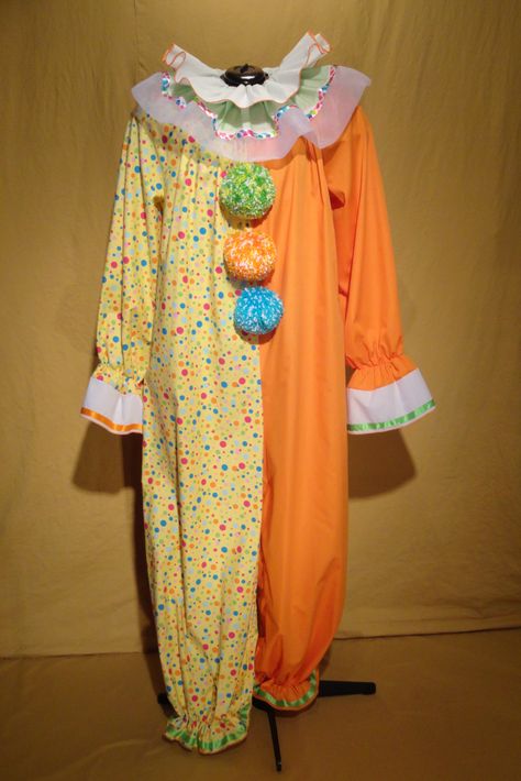 Silly Clown Costume, Clown Costume Ideas Diy, Old Clown Costume, Classic Clown Costume, Clown Suit Pattern, Clown Onesie, Clown Outfit Diy, Clown Outfit Drawing, Homemade Clown Costume