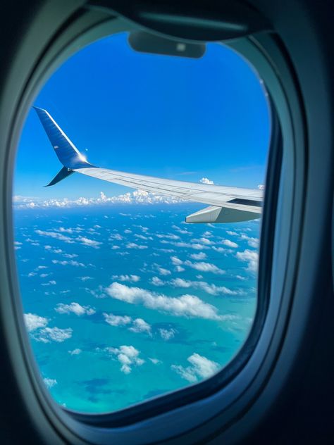 #aesthetic #plane #planeview #window #windowseat #windowview #beach #clouds #travel #vacation #inspo #picspo #fashion #pinterest #vsco #like #follow #pinit #instagram #travelinspo #photography Plane Window View, Aesthetic Plane, Hawaii Trip Planning, Beach Clouds, Plane View, Plane Seats, Plane Window, Digital Vision Board, Airport Aesthetic