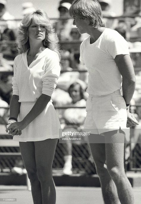 News Photo : Farrah Fawcett attends a celebrity tennis match... Farah Fawcett, Mode Tennis, Farrah Fawcet, Donna Mills, Ryan O'neal, Doug Mcclure, Kate Jackson, Tennis Outfit, Summer Olympic Games