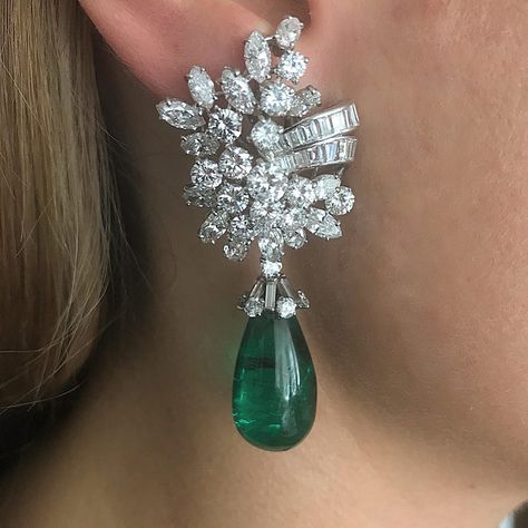 Long Diamond Earrings, Diamond Earrings Wedding, Real Diamond Earrings, Emerald Diamond Earrings, Diamond Chandelier Earrings, Neck Pieces Jewelry, 13 November, Jewellery Design Sketches, Diamond Necklace Designs