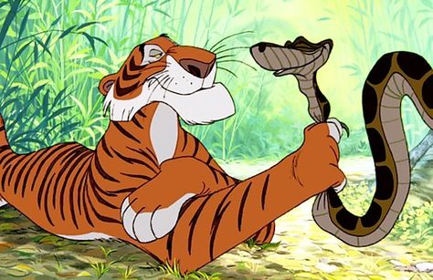 From the Jungle Book (1967) Jungle Book Snake, Kaa The Snake, Jungle Book Characters, Disney Movie Art, Jungle Book Disney, Disney Challenge, The Jungle Book, Disney Gif, Disney Animals