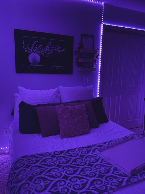 Purple Light, Cool Teenage Girl Rooms, Blue Purple Bedroom, Purple Aesthetic Bedroom, Purple Wall Bedroom, Purple And Blue Room, Light Purple Walls, Purple Room Aesthetic, Teen Room Designs