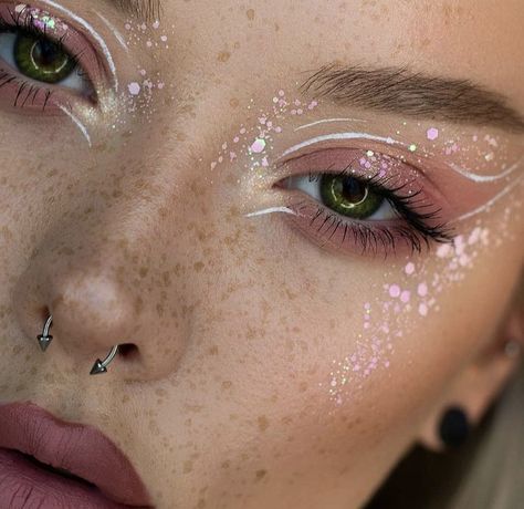 Fairly Make Up, Nature Inspired Makeup Looks, Glitter Gel Makeup Looks, Celestial Fairy Makeup, Elf Custome Halloween, Enchanted Forest Outfit Ideas Casual, Fairy Costume Makeup Glitter, Alien Rave Makeup, Fairy Goddess Makeup