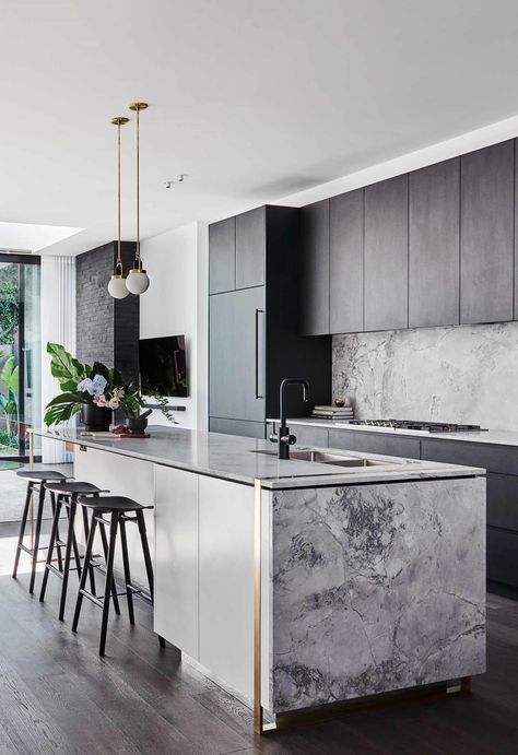 Marble Splashback, Islands Kitchen, Classic Kitchen, Contemporary Kitchen Design, Luxury Kitchen Design, Kitchen Marble, Kitchen Room Design, Kitchen Inspiration Design, Trendy Kitchen