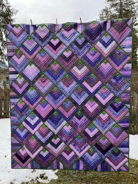 Half Log Cabin Quilt, Half Log Cabin, Log Cabin Quilt Pattern, Quilt Block Patterns Free, String Quilts, Purple Quilts, Cabin Quilt, Log Cabin Quilts, Cozy Quilts