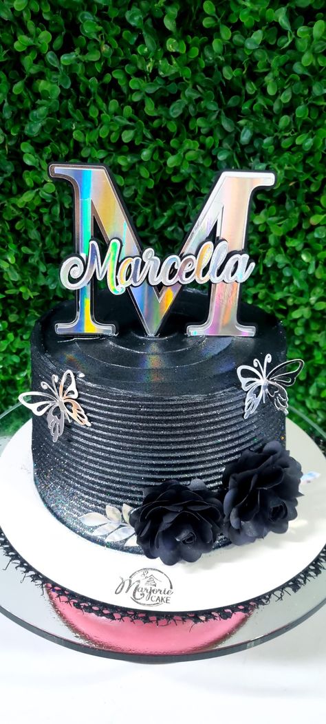 Bolo elegante #bolopreto #borboletas #glitter #elegante #flores #amor Studio Tattoo, All Black, Glitter, Cake, 10 Things