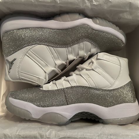 Wmns Air Jordan 11 Retro, White/ Metallic Silver (Brand New- Never Worn) Sparkly Jordans, Silver Jordans, Quince Planning, Iphone 11 Colors, Jordan 11 Outfit, Bedazzled Shoes, Preppy Decal, Jordan 11s, Matching Fits