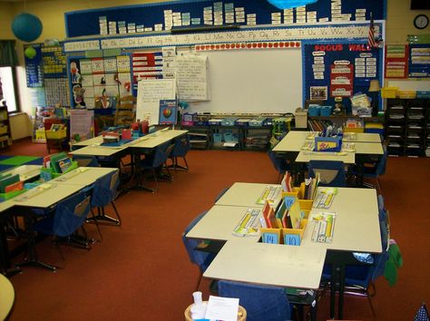 Shelving for in between desks. I like that this leaves the child with the whole desk... Classroom Layouts, Desk Arrangement, Organization Classroom, Desk Arrangements, Classroom Arrangement, Teaching Organization, Classroom Layout, Classroom Organisation, Organization And Management