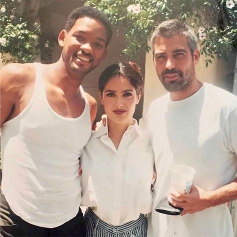 Nostalgia on Instagram: “Will Smith, Salma Hayek and George Clooney in 1998 Via @90sanxiety” Diy Motorhome, Thursday Pictures, Vintage People, Kelly Preston, Edward Norton, Actor Studio, Chateau Marmont, Pierce Brosnan, Richard Gere