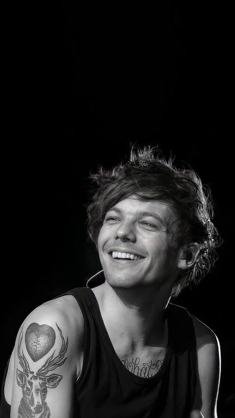 Louis Tomlinson Comfort, Comfort Pics, Waterloo Road, Pc Photo, One Direction Photos, Miss Him, Louis And Harry, One Direction Pictures, Louis Williams