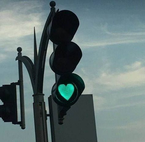 Fotografi Editorial, Images Esthétiques, Traffic Light, Foto Inspiration, Aesthetic Grunge, Heart On, Grunge Aesthetic, Green Aesthetic, Fesyen Wanita