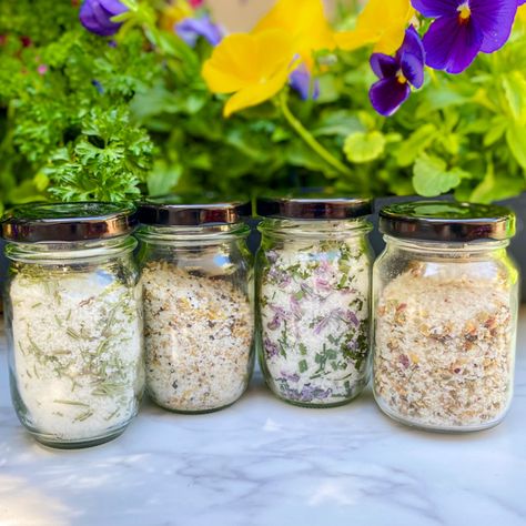 Infused Salt Recipes, Flavored Salts Recipes, Herb Salt Recipe, Herb Ideas, Salt Making, Infused Salt, Rosemary Recipes, Finishing Salt, Harvesting Herbs