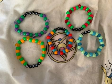 wooohoooo woohoohooo Rottmnt Bracelets, Tmnt Bracelet, Rottmnt Aesthetic, Tmnt Crafts, Kandi Jewelry, Pulseras Kandi, Kandi Ideas, Diy Beaded Bracelets, Kandi Patterns