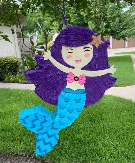 Piñata 
Diy piñata 
How to make a pinata
Mermaid piñata 
Mermaid themed party ideas
Piñata for girls
Piñata de serina Diy Mermaid Pinata, Make A Pinata, Mermaid Pinata, Lavender Birthday, Pirate Themed Birthday Party, Lincoln Birthday, Theme Party Ideas, Pirate Themed Birthday, Birthday Decorations At Home