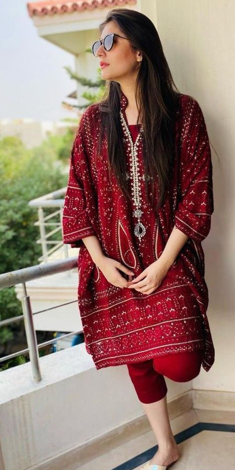 Pakistani Formal Dresses, Velvet Dress Designs, Pakistani Fashion Casual, Pakistani Wedding Outfits, Stylish Short Dresses, Latest Dresses, Pakistani Dresses Casual, Beautiful Pakistani Dresses, Salwar Kamiz