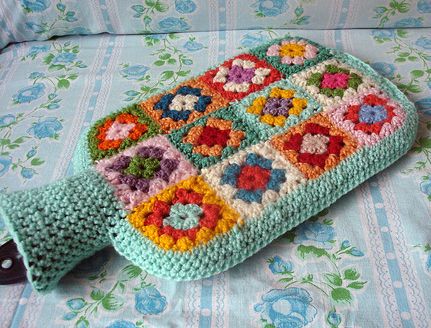 Bottle Covers, Confection Au Crochet, Crochet Diy, Hot Water Bottle, Crochet Square, Crochet Squares, Love Crochet, Crochet Home, Crochet Granny