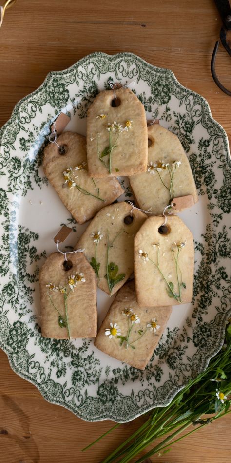 Tea Bag Cookies, Flower Biscuits, Tea Snacks, Tea Party Food, Shortbread Recipes, Tea Cookies, Honey Tea, Chamomile Tea, Cute Cookies