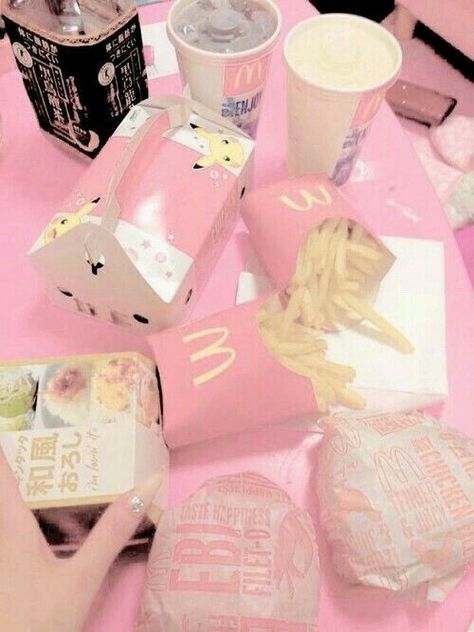 Pink Happy Meal!!! Deco Pastel, Tout Rose, Glitter Rosa, Pink Foods, Pastel Pink Aesthetic, Japanese Sweets, Pink Lady, Pink Vibes, Pink Themes