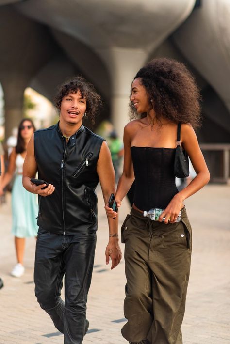 New York Fashion Week Street Style from September 2021 - Karya Schanilec Photography Spring 2022 Fashion, 2022 Fashion Trends, 2020 Street Style, Street Style Fall Outfits, New York Fashion Week Street Style, Nyc Street Style, Nyfw Street Style, Nyc Photography, Street Style Trends