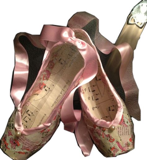 Ballet Crafts, Paper Shoes, Ballet Pointe Shoes, Pointe Shoe, Shoes Quotes, Class Outfit, Ballet Inspiration, Fifties Fashion, Pretty Ballerinas