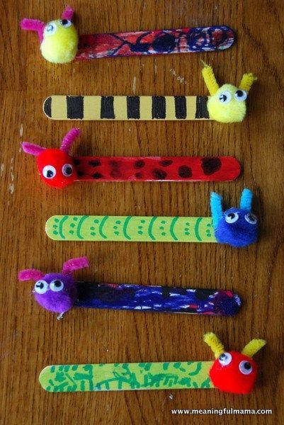 These little book buddies are easy to make. They’re so cute and will make such a fun bookmark for the kids. Take tongue depressors or Popsicle sticks and paint them a solid color. After they are dried, you can have the kids decorate the stick with markers. We did polka dots for lady bugs, stripes … Book Buddies, Bug Crafts, Popsicle Stick Crafts, Daycare Crafts, Camping Crafts, Childrens Crafts, Diy Book, Craft Stick Crafts, Spring Crafts