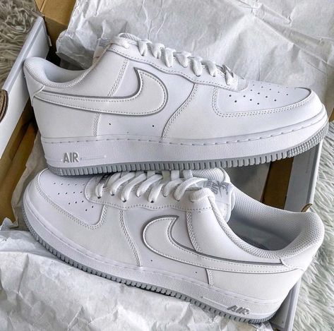 Outfit Estate, Nike Silver, Nike Air Force One, Nike Airforce 1, White Shoes Sneakers, Nike Force, Air Force One, Force One, Custom Nikes