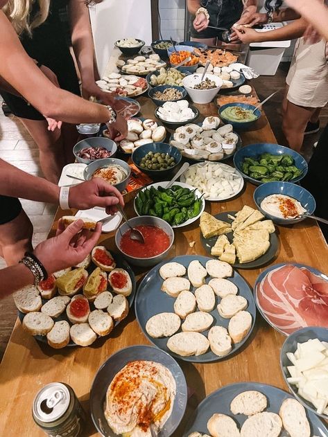 Tapas Aesthetic, Spanish Summer Aesthetic, Night In Barcelona, Spanish Tapas Party, Coastal Granddaughter Summer, Tapas Buffet, Barbecue Dinner, Tapas Night, Tapas Dinner