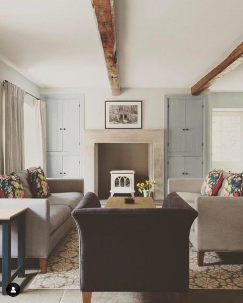 Farrow & Ball Borrowed Light on walls via Sarah Osmond Interiors | Tag and Tibby Borrowed Light Farrow And Ball, Farrow And Ball Green, Breakfast Room Green, Ball Inspiration, Beach House Colors, Borrowed Light, Stiffkey Blue, Oval Room Blue, Dark Paint Colors