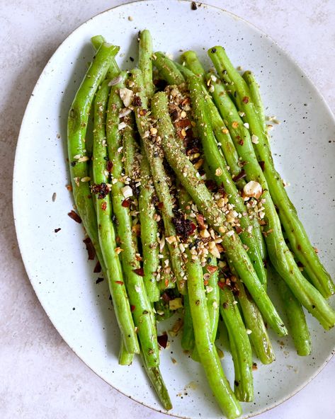 Lemon Garlic Green Beans Lemon Garlic Green Beans, Homemade Jello, Lemon Green Beans, Peanut Dipping Sauces, Berry Crumble, Garlic Green Beans, Crusted Salmon, Hidden Veggies, Food Matters