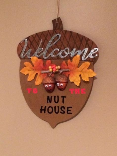 Thanksgiving Wood Crafts, Fall Pumpkin Crafts, Fall Thanksgiving Wreaths, Fall Decor Dollar Tree, Acorn Crafts, Holiday Wreaths Diy, Fall Arts And Crafts, Dollar Tree Fall, Pizza Pan