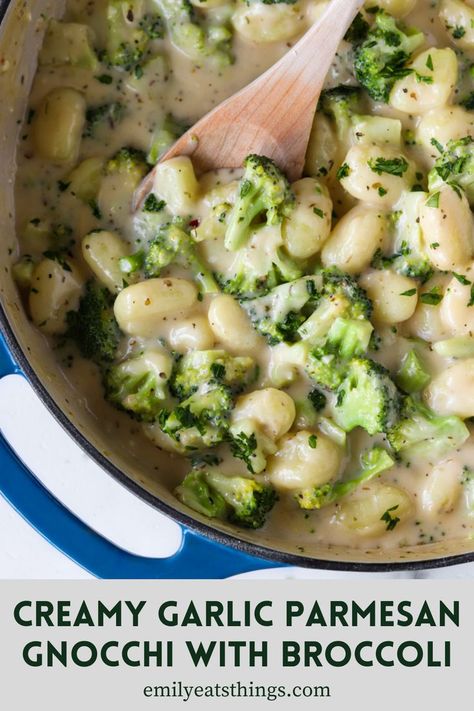 A pan of gnocchi and broccoli in creamy garlic Parmesan sauce Gnocchi With Broccoli, Garlic Gnocchi, Parmesan Gnocchi, Gnocchi Sauce, Gnocchi Recipes Easy, Garlic Parmesan Pasta, Gnocchi Pasta, How To Cook Gnocchi, Chicken Gnocchi