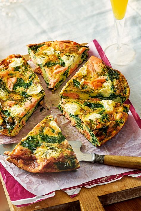 Fritata Recipe, Salmon Frittata, Smoked Salmon And Cream Cheese, Healthy Frittata, Salmon And Cream Cheese, Hot Smoked Salmon, Smoked Salmon Cream Cheese, Melting Cheese, Spinach Frittata