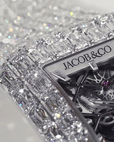 This precious Jacob&Co watch is made up of 239 diamonds. Its name? 'Billionaire'. Mens Diamond Jewelry, Gold Diamond Watches, Fancy Watches, Diamond Watches For Men, Jewellery Design Sketches, Expensive Jewelry Luxury, Gold Money, Wrist Candy, Expensive Watches