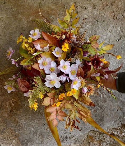 Flower Arrangements Fall, Autumn Botanicals, Autumn Flower Bouquet, Wedding Bouquet Fall, Floral Wedding Inspiration, Fall Wedding Bouquet, Blush Wedding Flowers, Fall Flower Arrangements, Winter Bouquet