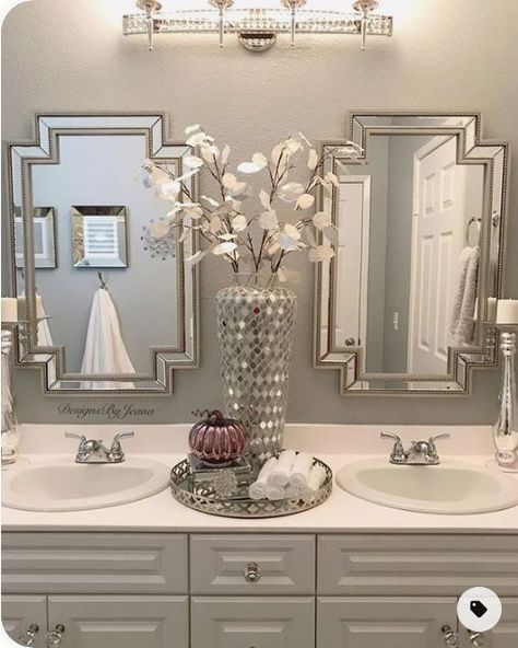 Glam Pumpkins, Farmhouse Bathroom Organizers, My Diy, Glam Bathroom, Friday Eve, Walk In Shower Designs, Decorating Bathroom, Bad Inspiration, Elegant Mirrors