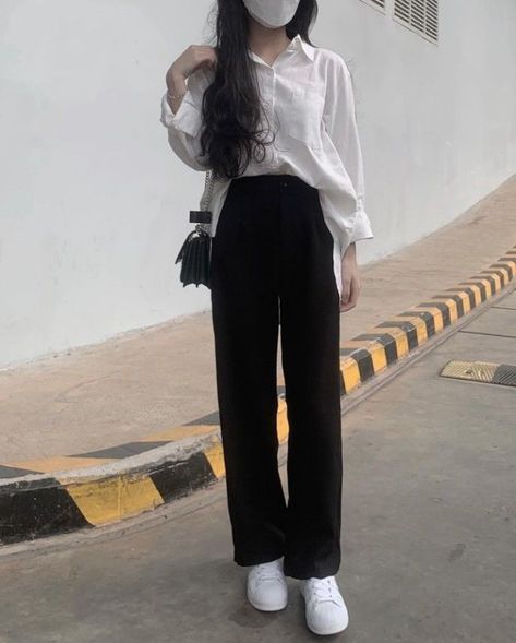 Korean Outfits Work, Pantaloon Outfit, Korean Simple Outfits, Kemeja Outfit, Kuliah Outfit, Celana Jogger Wanita, Outfit Korean Style, Korean Outfit Street Styles, Korean Casual Outfits