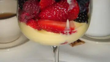 Ruth Chris Berries And Cream, Sweet Cream Recipe, Ruth Chris Steakhouse, Berries And Cream Recipe, Guest Recipes, Frosted Lemonade Recipe, Chick Fil A Recipe, Ruth Chris Steak, Ruths Chris Steakhouse