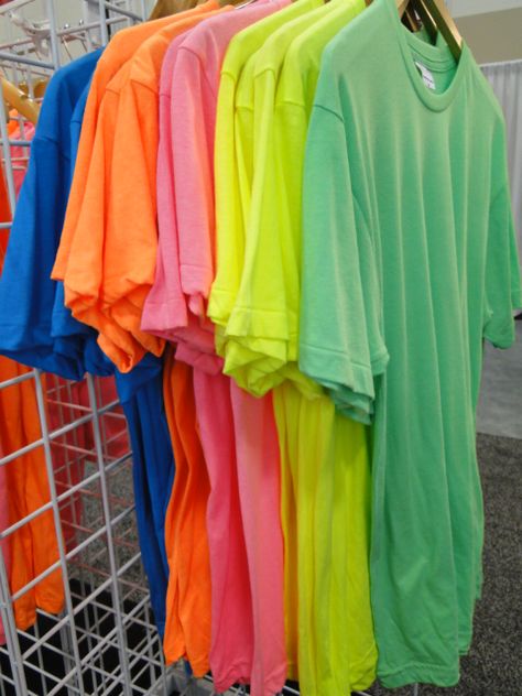 neon Ropa Color Neon, Bright Summer Outfits, Summer Camp Packing, Theme Nights, Neon Outfits, Neon Nights, Spring Theme, Neon Color, Neon Colors