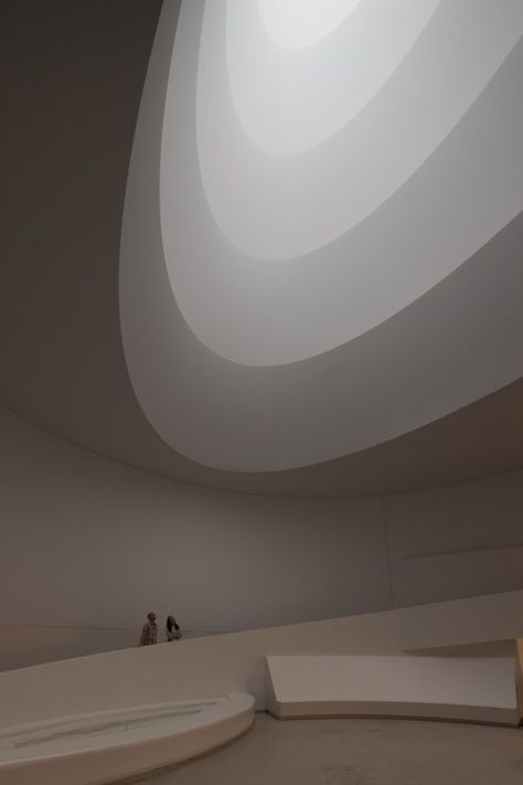 Aten Reign, 2013 / James Turrell; Photo: David Heald © Solomon R. Guggenheim Foundation, New York James Turrell, 3d Studio, Guggenheim Museum, Light And Space, Frank Lloyd Wright, Sculpture Installation, Light Installation, Design Milk, Land Art