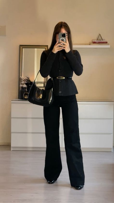 Principal Outfits, Ceo Outfit, Midi Skirt Outfit Winter, Elegant Classy Outfits, Best Winter Outfits, Elegant Outfit Classy, Corporate Attire, Fasion Outfits, Professional Outfits Women