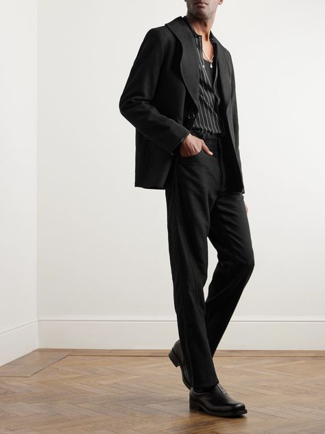 Séfr's 'Peace' jacket is an artful, off-beat interpretation of classic suiting. It's cut for a boxy fit from Lyocell and cotton-blend with sculptural curved lapels and a single button fastening. Style it with tailored trousers and a point-collar shirt to contrast the shape. Suit For Prom, Suit Jacket For Men, Grad Photos, Black Suit, Jacket For Men, Collar Shirt, Tailored Trousers, Mr Porter, Men's Style